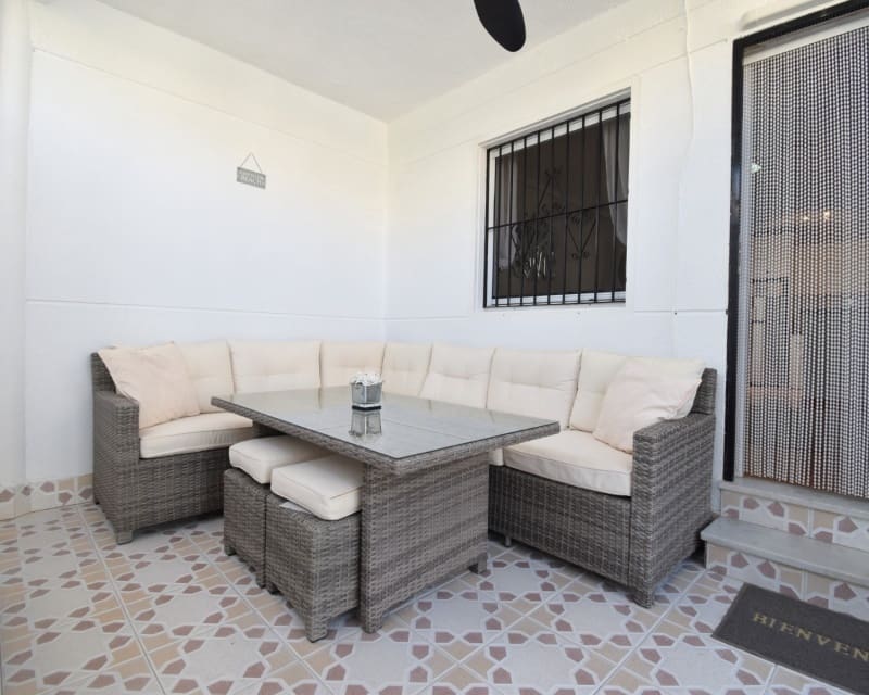 2 soveværelse Villa til salg i Playa Flamenca med swimmingpool - € 180.000 (Ref: 10076804)