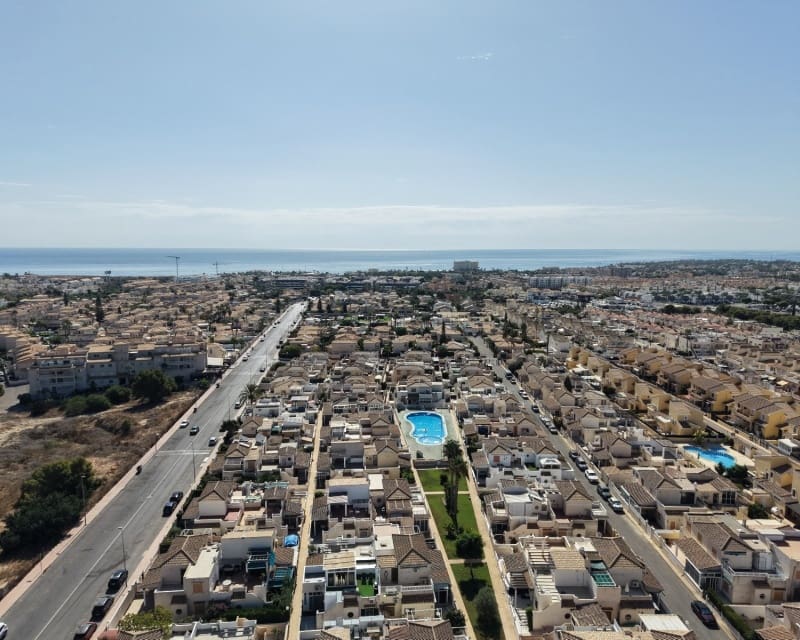 2 soveværelse Villa til salg i Playa Flamenca med swimmingpool - € 180.000 (Ref: 10076804)