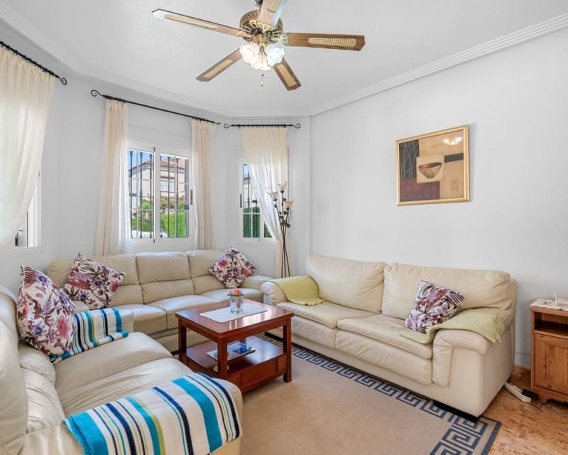 Chalet de 3 habitaciones en Guardamar del Segura en venta con piscina - 290.000 € (Ref: 10078638)