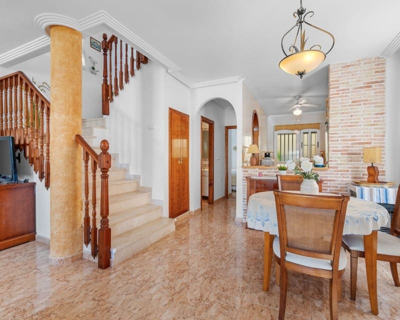 Chalet de 3 habitaciones en Guardamar del Segura en venta con piscina - 290.000 € (Ref: 10078638)