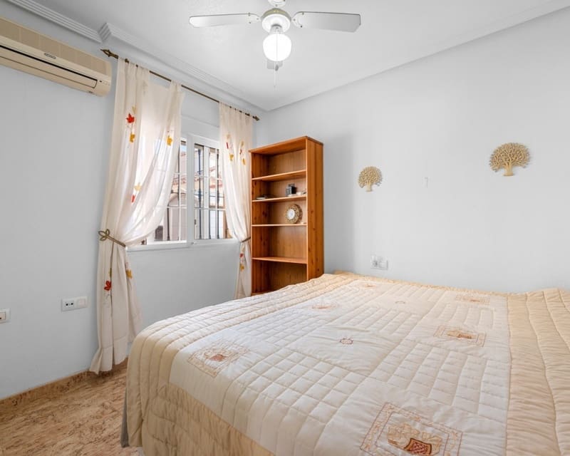 Chalet de 3 habitaciones en Guardamar del Segura en venta con piscina - 290.000 € (Ref: 10078638)