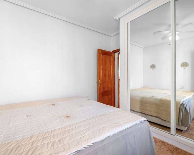 Chalet de 3 habitaciones en Guardamar del Segura en venta con piscina - 290.000 € (Ref: 10078638)
