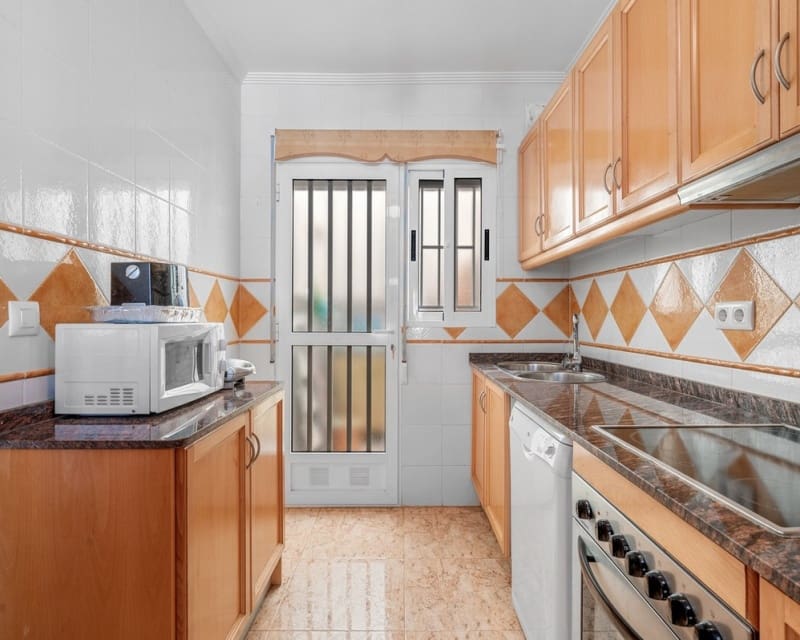 Chalet de 3 habitaciones en Guardamar del Segura en venta con piscina - 290.000 € (Ref: 10078638)