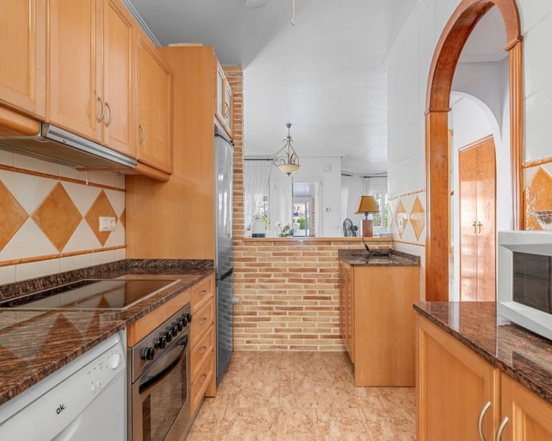 Chalet de 3 habitaciones en Guardamar del Segura en venta con piscina - 290.000 € (Ref: 10078638)
