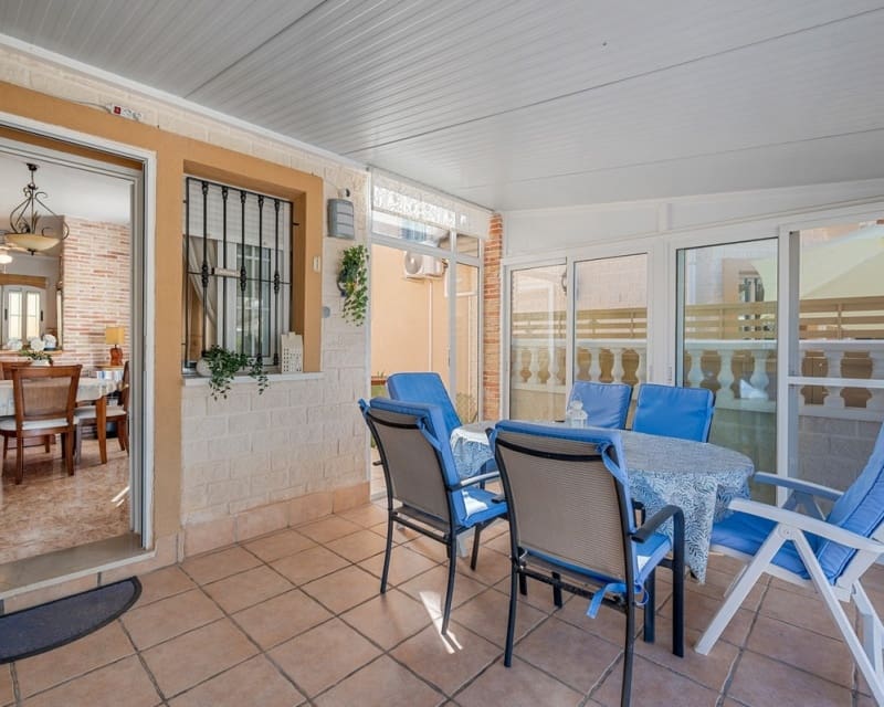 Chalet de 3 habitaciones en Guardamar del Segura en venta con piscina - 290.000 € (Ref: 10078638)