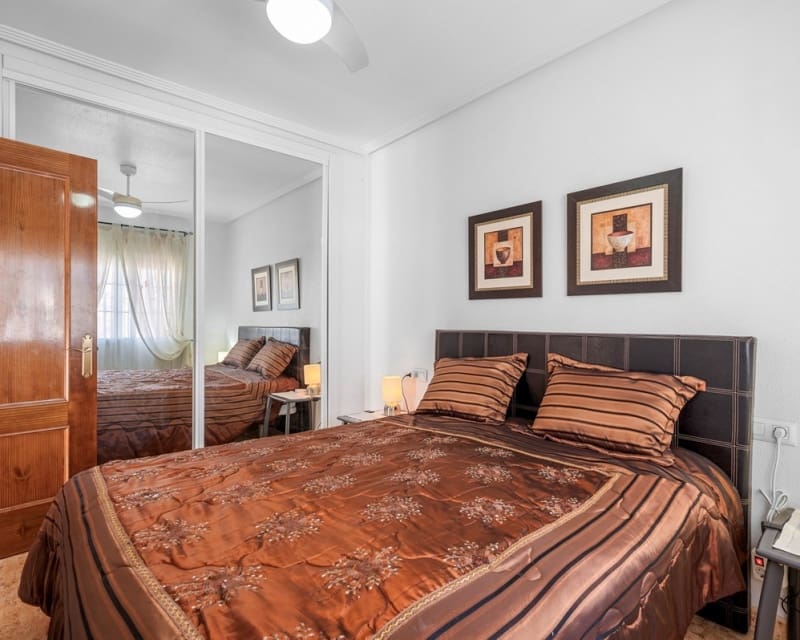 Chalet de 3 habitaciones en Guardamar del Segura en venta con piscina - 290.000 € (Ref: 10078638)