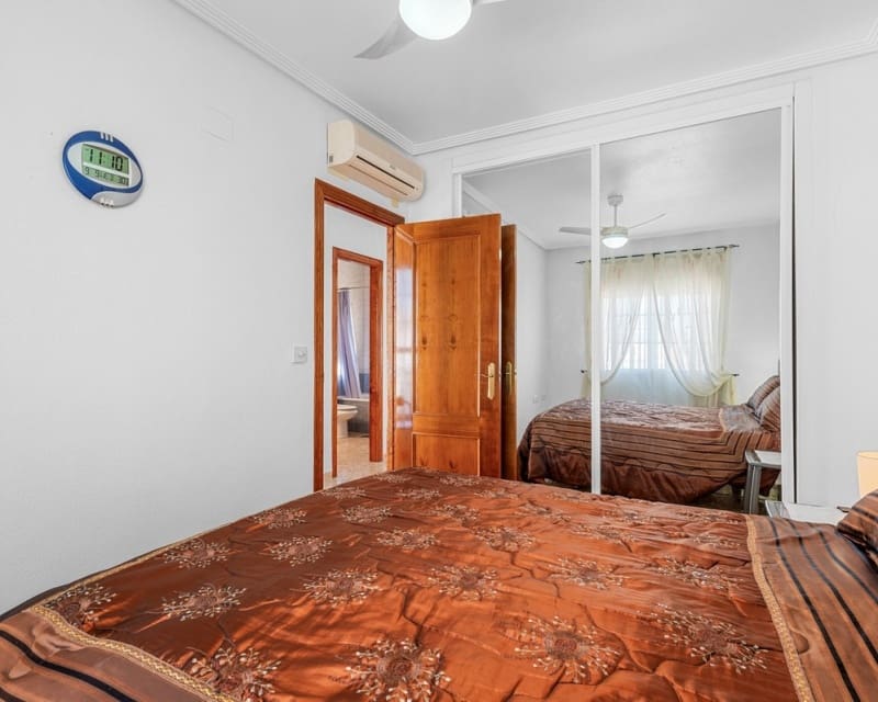 Chalet de 3 habitaciones en Guardamar del Segura en venta con piscina - 290.000 € (Ref: 10078638)