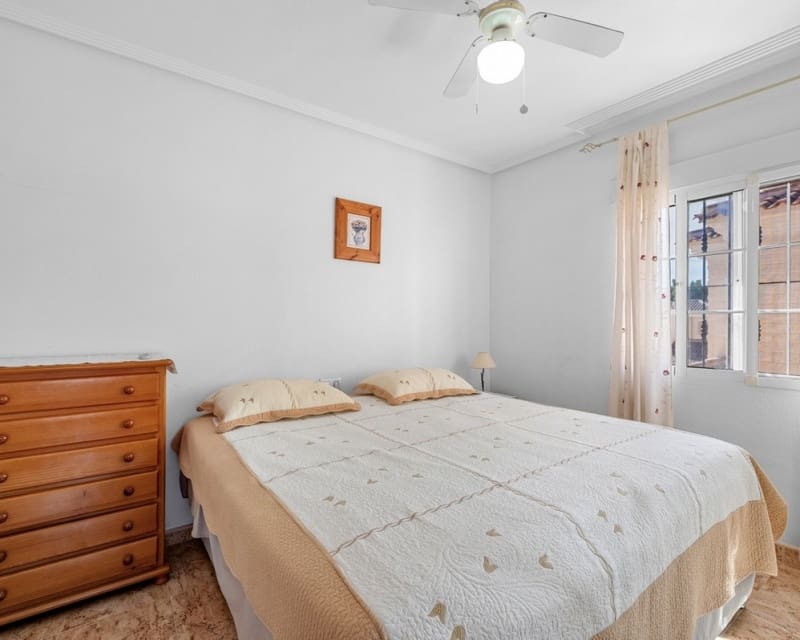 Chalet de 3 habitaciones en Guardamar del Segura en venta con piscina - 290.000 € (Ref: 10078638)