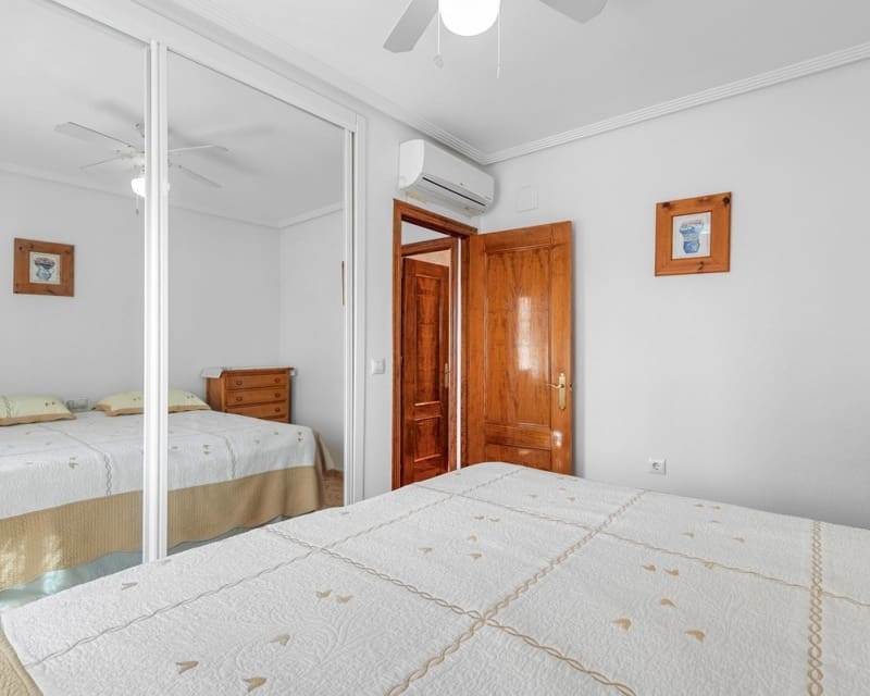 Chalet de 3 habitaciones en Guardamar del Segura en venta con piscina - 290.000 € (Ref: 10078638)