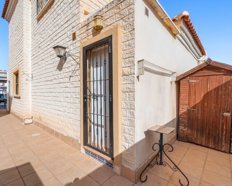 Chalet de 3 habitaciones en Guardamar del Segura en venta con piscina - 290.000 € (Ref: 10078638)