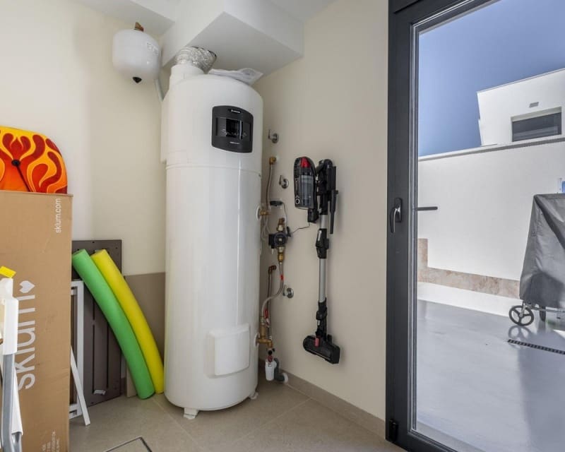 4 Zimmer Villa zu verkaufen in Torrevieja mit Pool Garage - 1.675.000 € (Ref: 10078639)