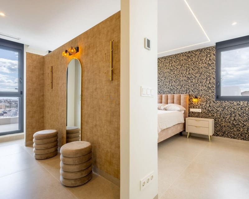 4 Zimmer Villa zu verkaufen in Torrevieja mit Pool Garage - 1.675.000 € (Ref: 10078639)