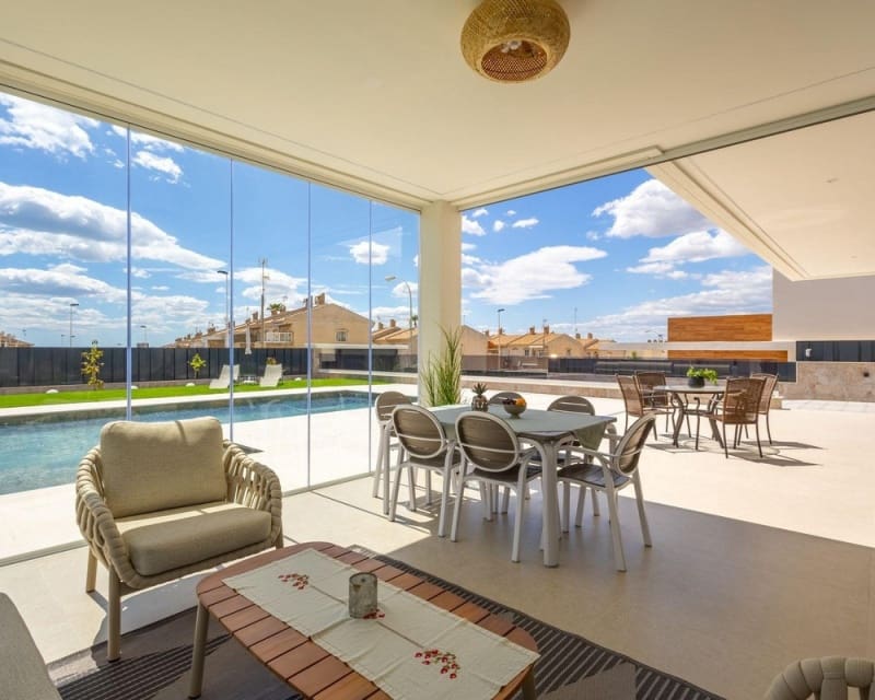 4 Zimmer Villa zu verkaufen in Torrevieja mit Pool Garage - 1.675.000 € (Ref: 10078639)