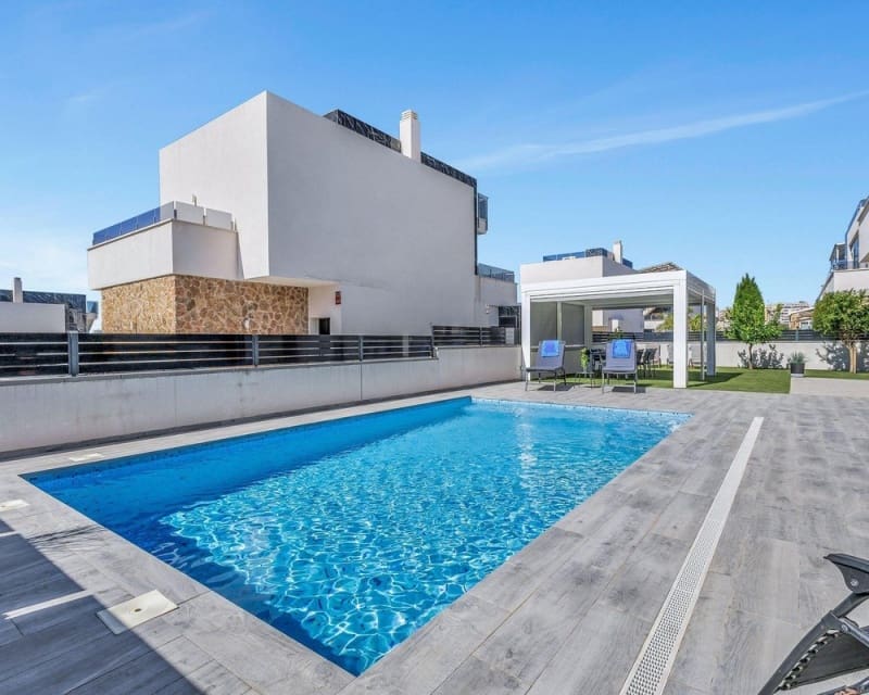 3 Zimmer Villa zu verkaufen in Torrevieja mit Pool - 749.900 € (Ref: 10078640)