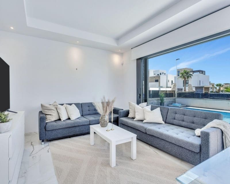 3 Zimmer Villa zu verkaufen in Torrevieja mit Pool - 749.900 € (Ref: 10078640)