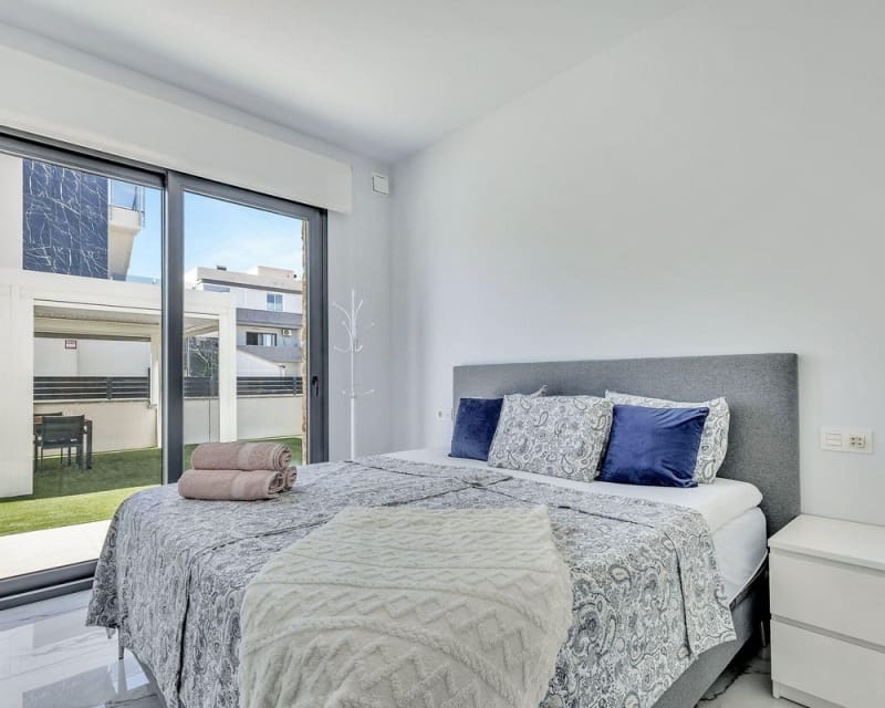 3 Zimmer Villa zu verkaufen in Torrevieja mit Pool - 749.900 € (Ref: 10078640)