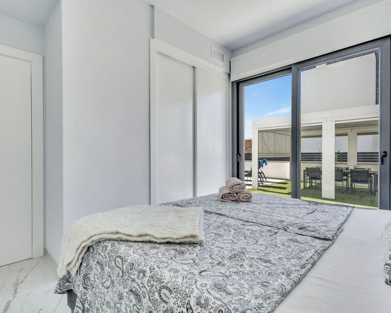 3 Zimmer Villa zu verkaufen in Torrevieja mit Pool - 749.900 € (Ref: 10078640)