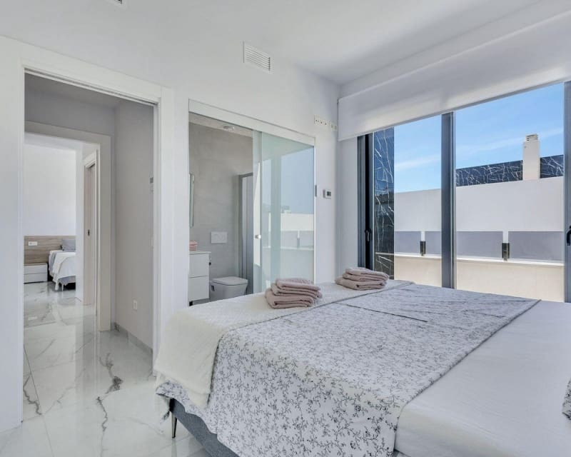 3 Zimmer Villa zu verkaufen in Torrevieja mit Pool - 749.900 € (Ref: 10078640)