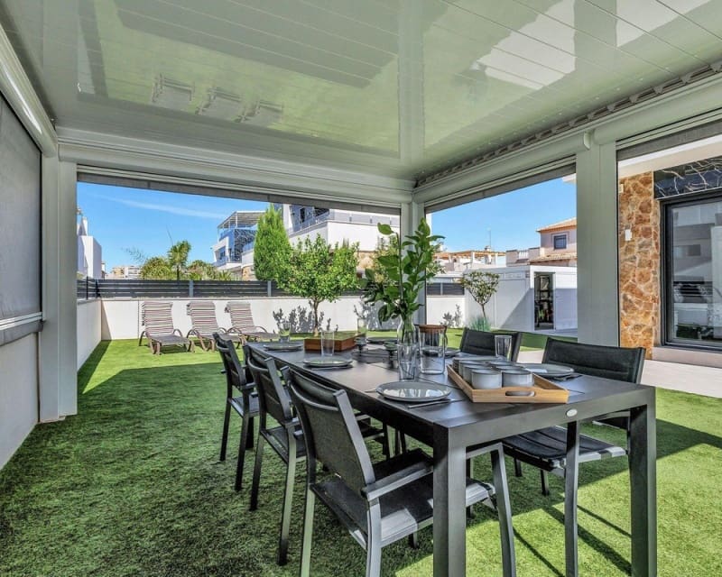 3 Zimmer Villa zu verkaufen in Torrevieja mit Pool - 749.900 € (Ref: 10078640)