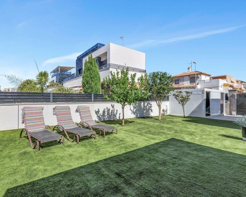 3 Zimmer Villa zu verkaufen in Torrevieja mit Pool - 749.900 € (Ref: 10078640)