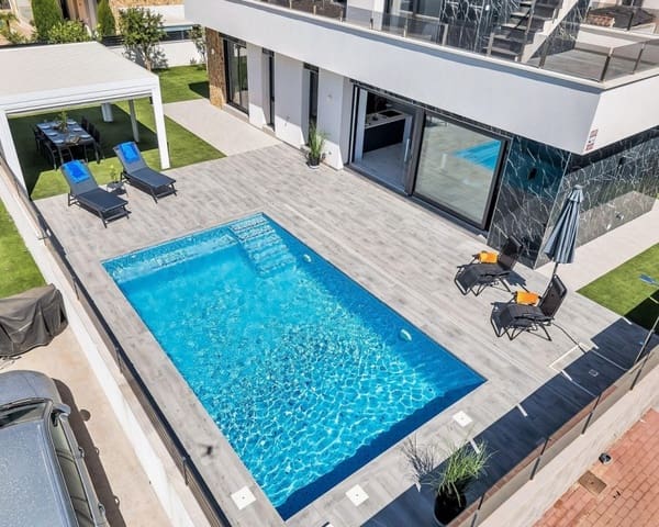 3 slaapkamer Villa te koop in Los Frutales, Torrevieja met zwembad - € 749.900 (Ref: 10078640)