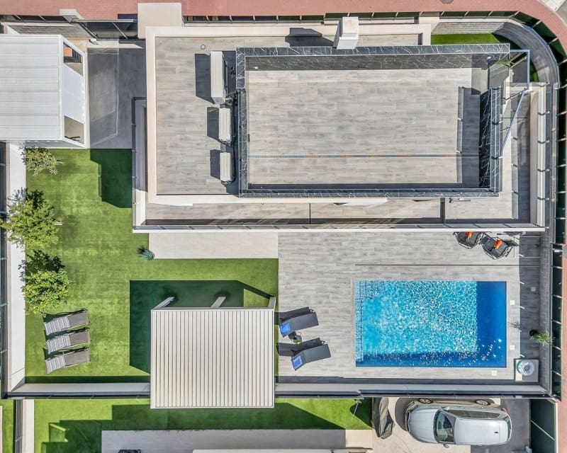 3 Zimmer Villa zu verkaufen in Torrevieja mit Pool - 749.900 € (Ref: 10078640)