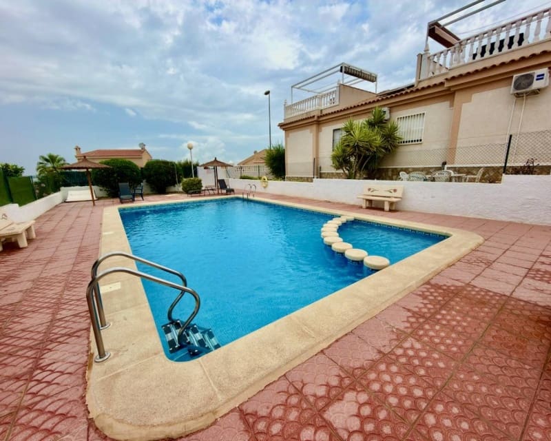 Chalet de 2 habitaciones en Ciudad Quesada en venta con piscina garaje - 220.000 € (Ref: 10078642)
