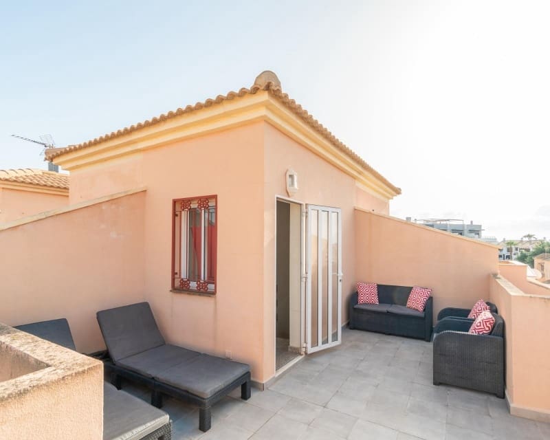 3 makuuhuone Omakotitalo myytävänä paikassa Playa Flamenca mukana uima-altaan - 225 000 € (Ref: 10078643)