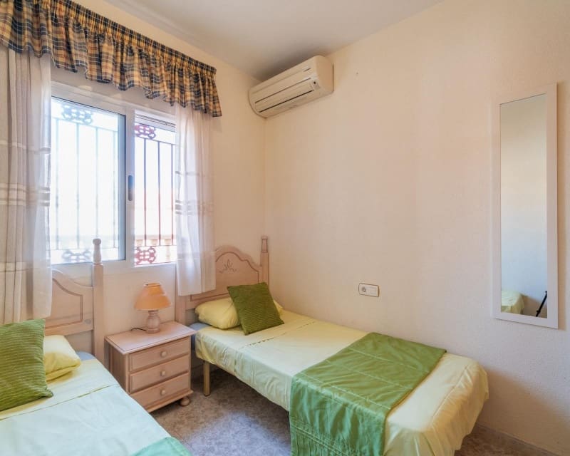 3 makuuhuone Omakotitalo myytävänä paikassa Playa Flamenca mukana uima-altaan - 225 000 € (Ref: 10078643)