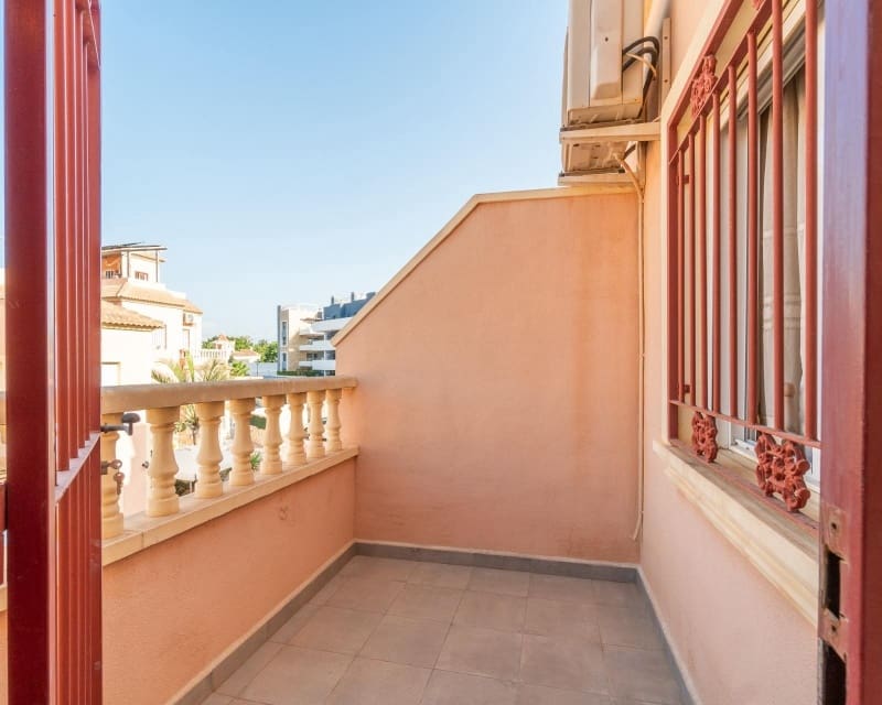 3 makuuhuone Omakotitalo myytävänä paikassa Playa Flamenca mukana uima-altaan - 225 000 € (Ref: 10078643)