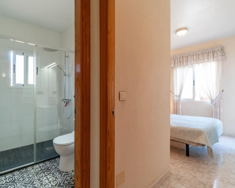 3 makuuhuone Omakotitalo myytävänä paikassa Playa Flamenca mukana uima-altaan - 225 000 € (Ref: 10078643)