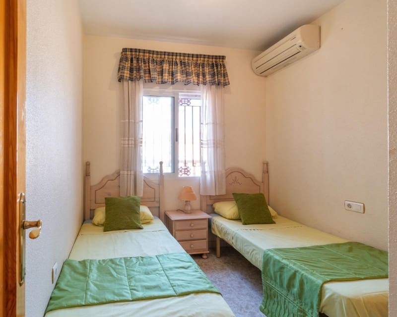 3 makuuhuone Omakotitalo myytävänä paikassa Playa Flamenca mukana uima-altaan - 225 000 € (Ref: 10078643)