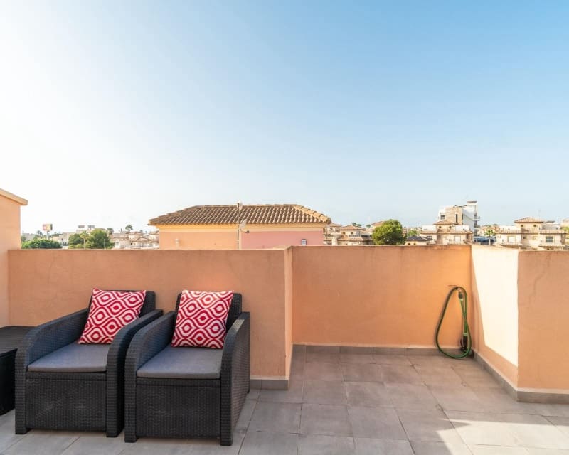 3 makuuhuone Omakotitalo myytävänä paikassa Playa Flamenca mukana uima-altaan - 225 000 € (Ref: 10078643)