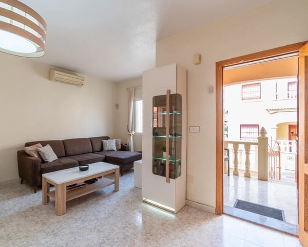 3 makuuhuone Omakotitalo myytävänä paikassa Playa Flamenca, Orihuela mukana uima-altaan - 225 000 € (Ref: 10078643)