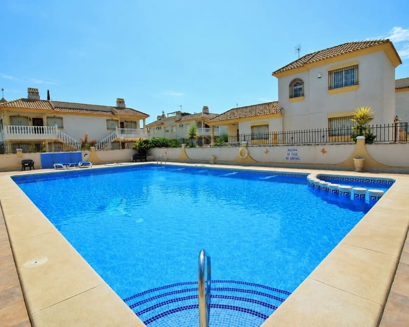 2 soveværelse Lejlighed til salg i Villamartin med swimmingpool - € 199.000 (Ref: 10101473)