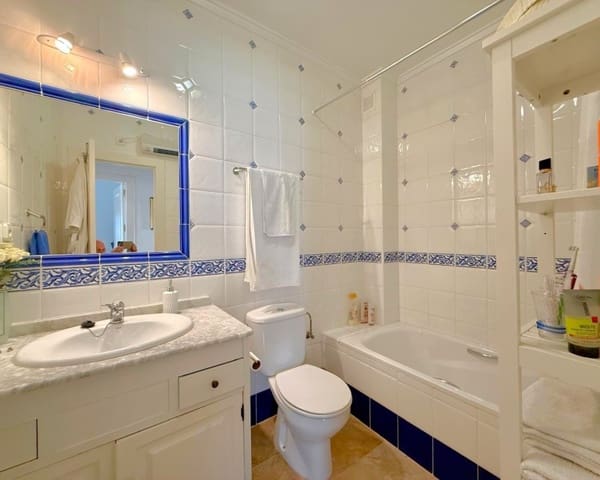 Apartamento de 2 habitaciones en Villamartin, Orihuela en venta con piscina garaje - 225.000 € (Ref: 10101474)