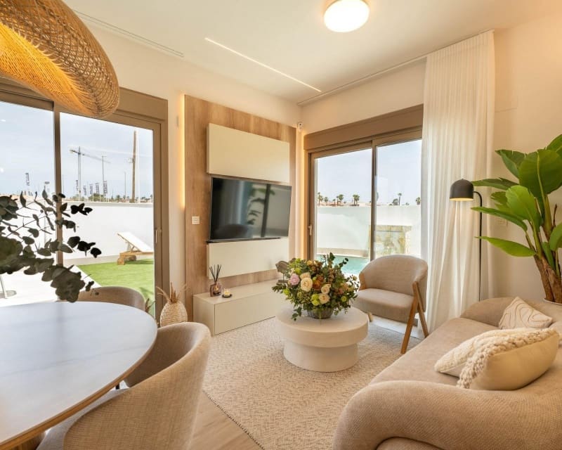 Chalet de 3 habitaciones en Los Alcázares en venta con piscina garaje - 469.000 € (Ref: 10101484)