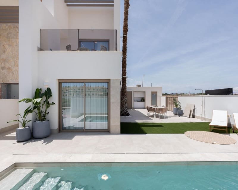 Chalet de 3 habitaciones en Los Alcázares en venta con piscina garaje - 469.000 € (Ref: 10101484)