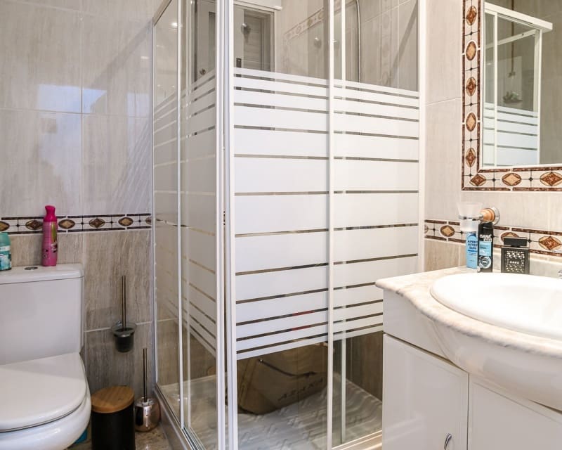 Chalet de 3 habitaciones en El Raso en venta con piscina - 299.500 € (Ref: 10101486)