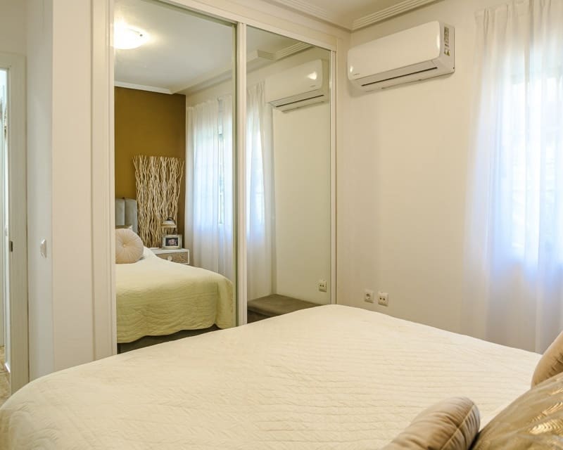 Chalet de 3 habitaciones en El Raso en venta con piscina - 299.500 € (Ref: 10101486)