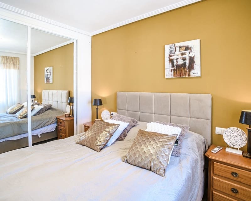 Chalet de 3 habitaciones en El Raso en venta con piscina - 299.500 € (Ref: 10101486)