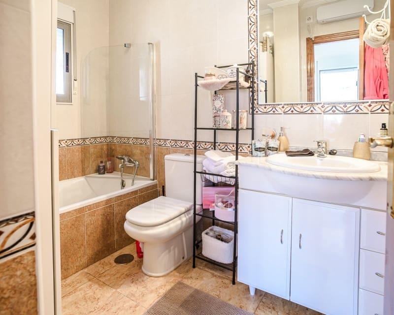 Chalet de 3 habitaciones en El Raso en venta con piscina - 299.500 € (Ref: 10101486)