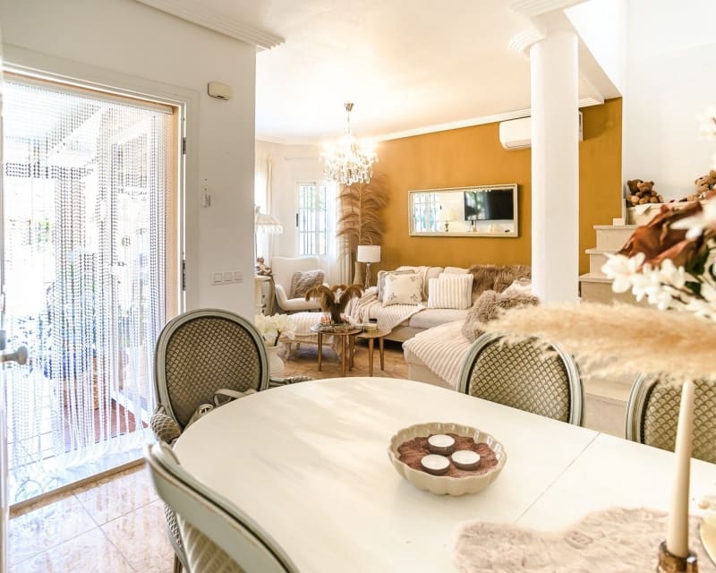 Chalet de 3 habitaciones en El Raso en venta con piscina - 299.500 € (Ref: 10101486)
