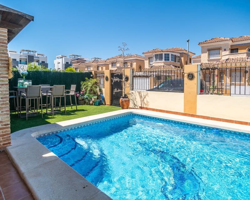Chalet de 3 habitaciones en El Raso en venta con piscina - 299.500 € (Ref: 10101486)