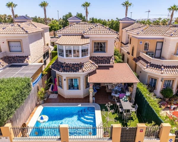 Chalet de 3 habitaciones en El Raso, Guardamar del Segura en venta con piscina - 299.500 € (Ref: 10101486)