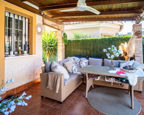 Chalet de 3 habitaciones en El Raso, Guardamar del Segura en venta con piscina - 299.500 € (Ref: 10101486)