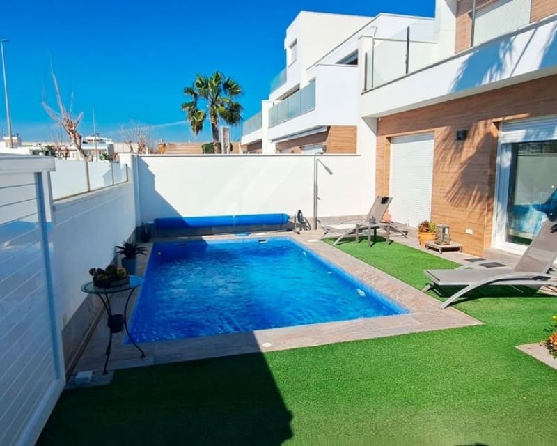 3 soveværelse Villa til salg i Pilar de la Horadada med swimmingpool garage - € 450.000 (Ref: 10101494)