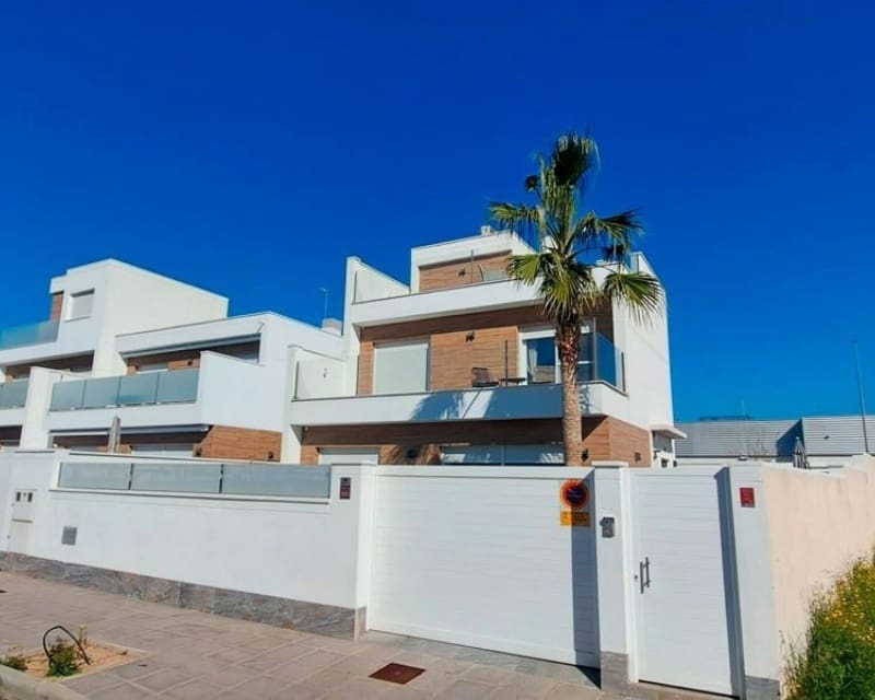 3 soveværelse Villa til salg i Pilar de la Horadada med swimmingpool garage - € 450.000 (Ref: 10101494)