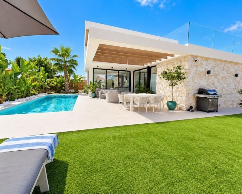 3 Zimmer Villa zu verkaufen in Cabo Roig mit Pool Garage - 749.000 € (Ref: 10101501)