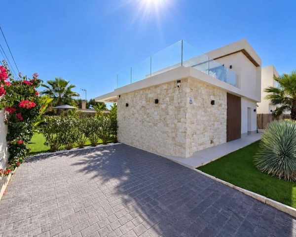 3 camera da letto Villa in vendita in Cabo Roig, Orihuela con piscina garage - 749.000 € (Rif: 10101501)